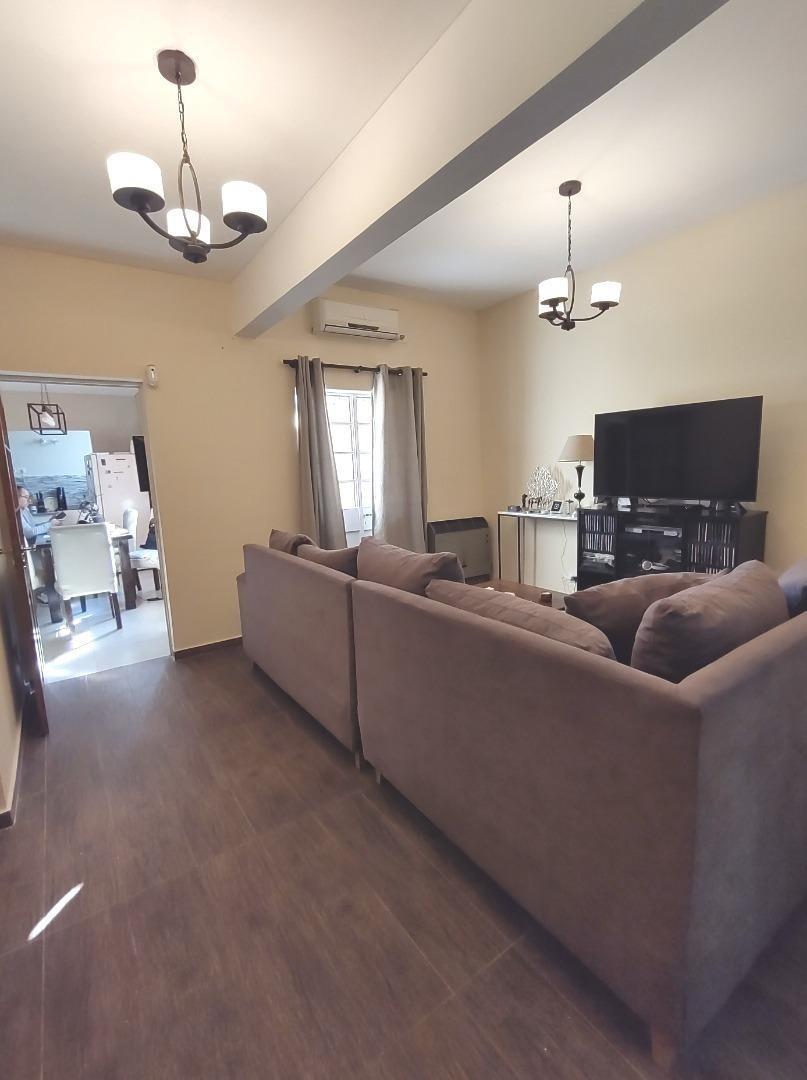 Casa en venta Banfield Este 4 ambientes patio 2 garages