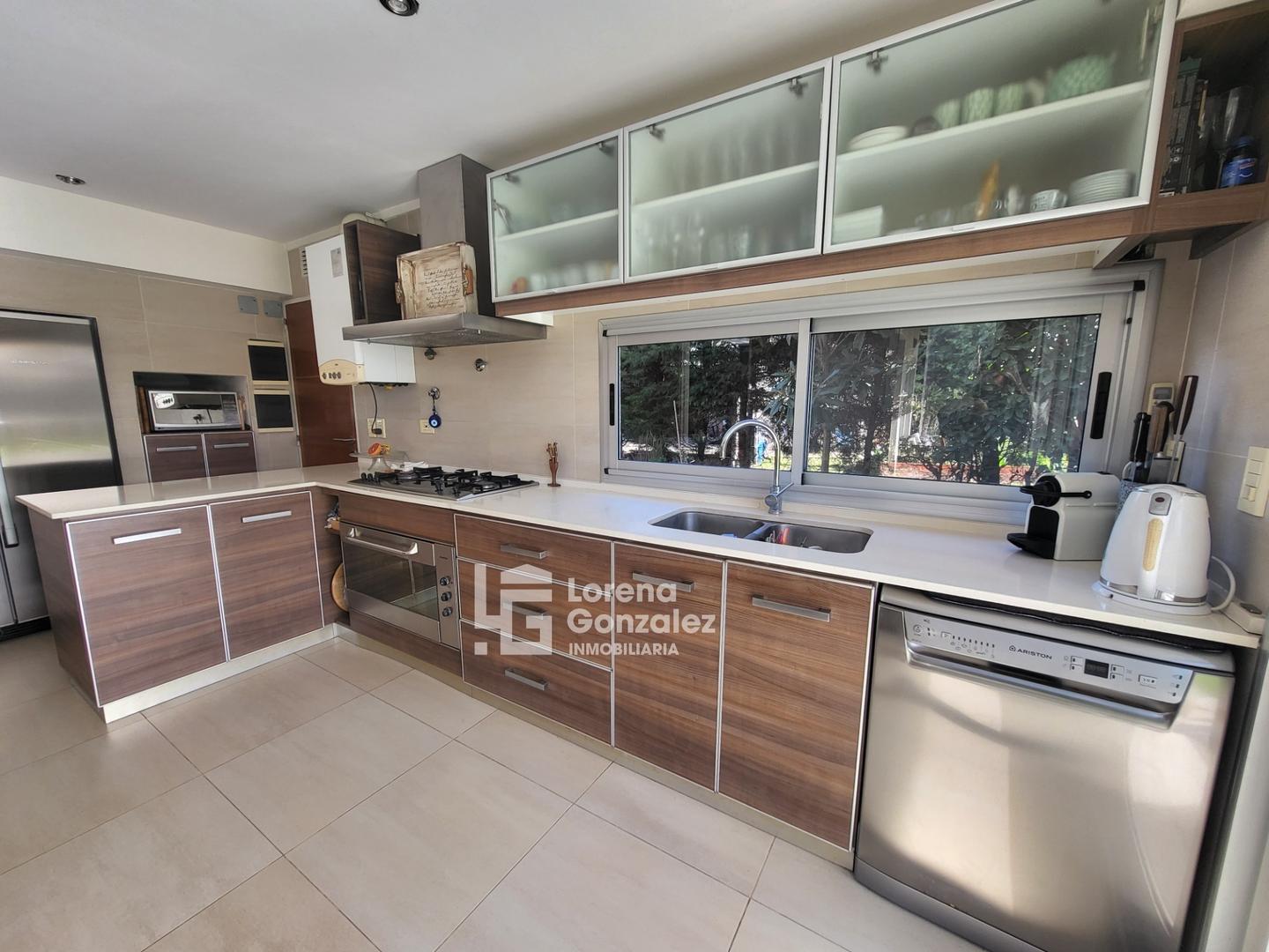 Casa en Alquiler Temporal con 8 cocheras