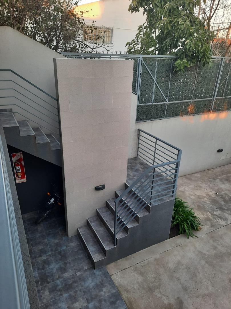 Depto Tipo Casa en Venta con 1 cocheras