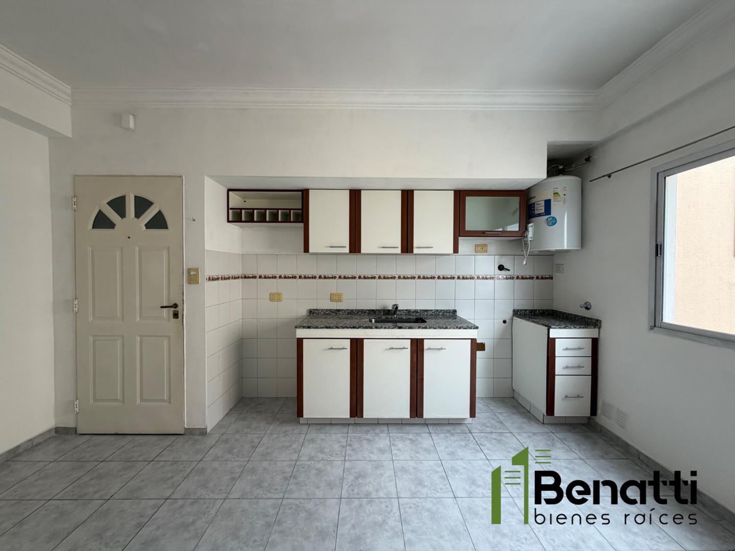 Dpto 2 ambientes en 2do piso POR ESCALERA.