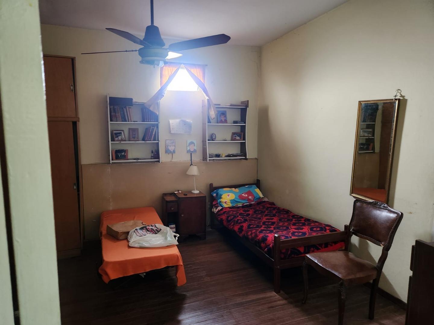 Casa 3 ambientes con cochera y patio