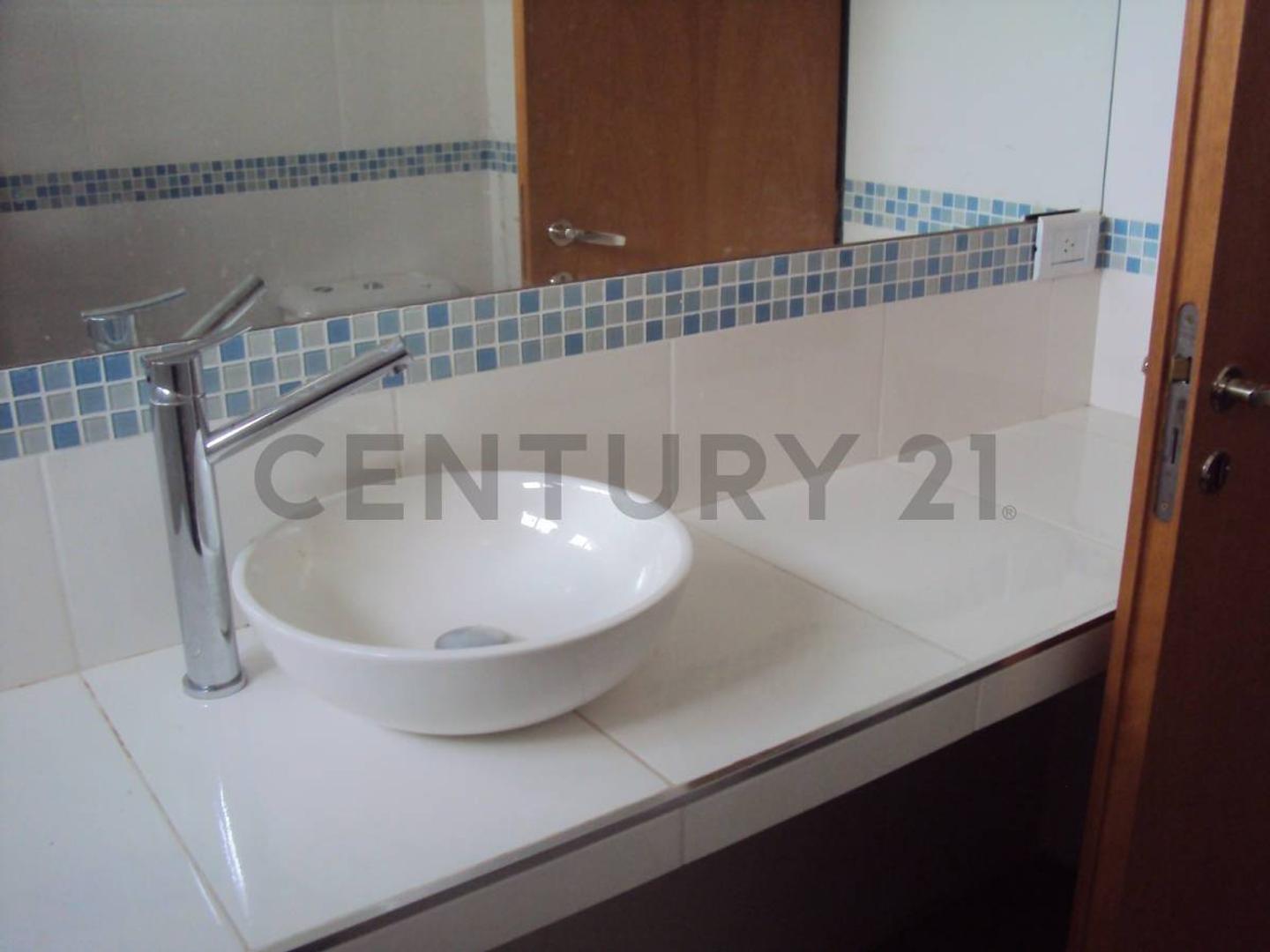 Casa en Alquiler con 1 cochera