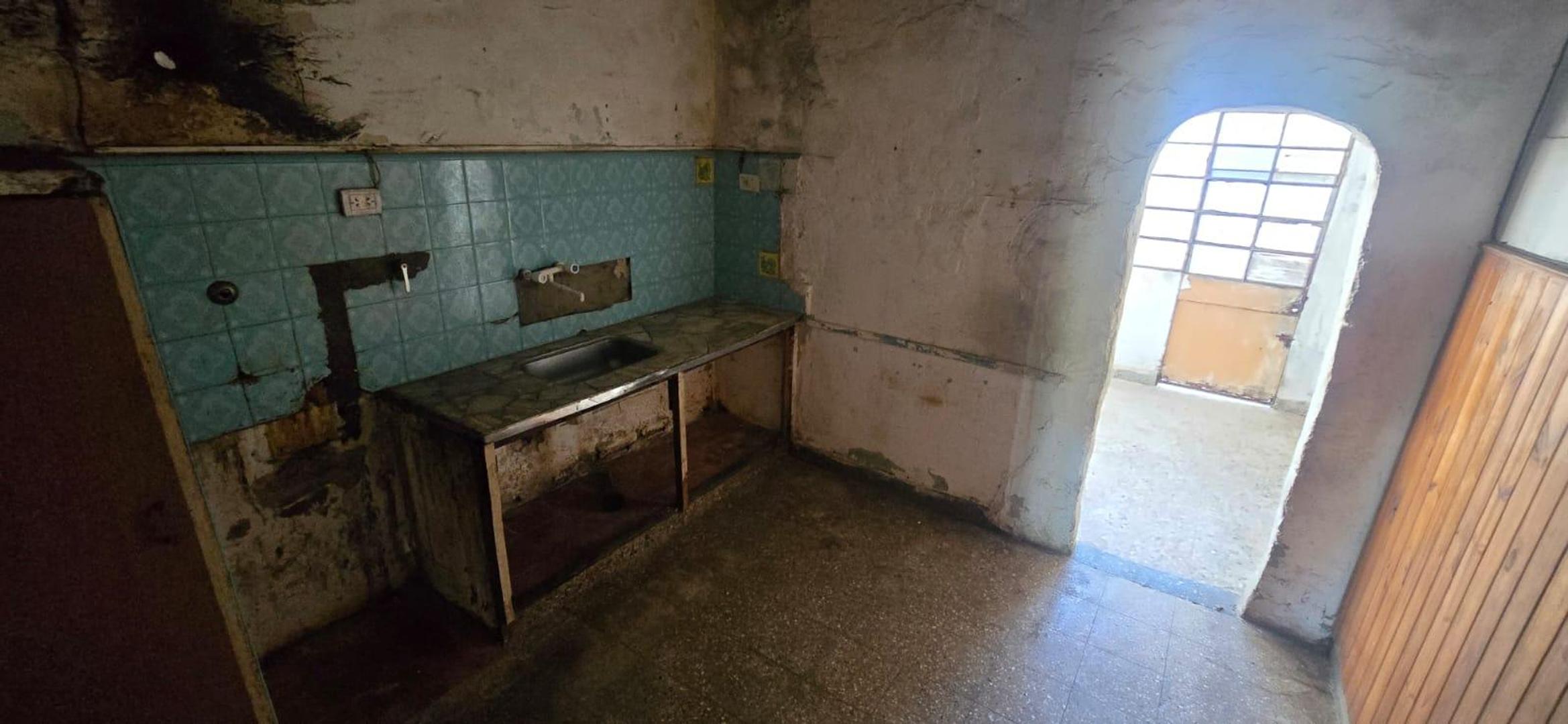 Casa 6 ambientes con 2 baños