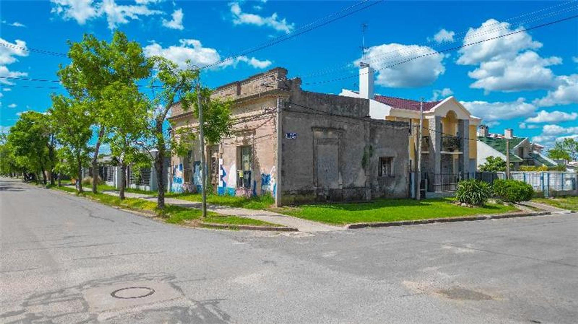 Gran Esquina, Excelente Ubicación, Todos los Servicios....