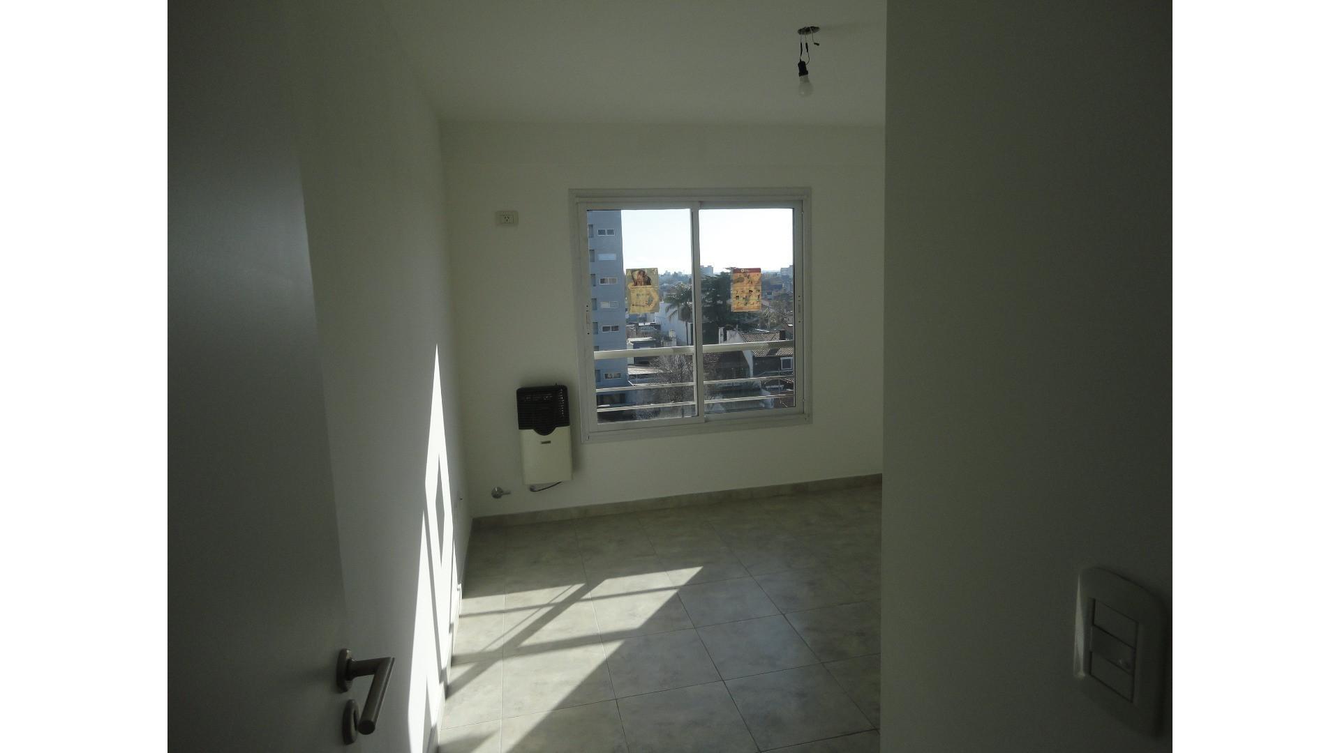 DEPARTAMENTO  DE 2 AMBIENTES AL FRENTE CON BALCON