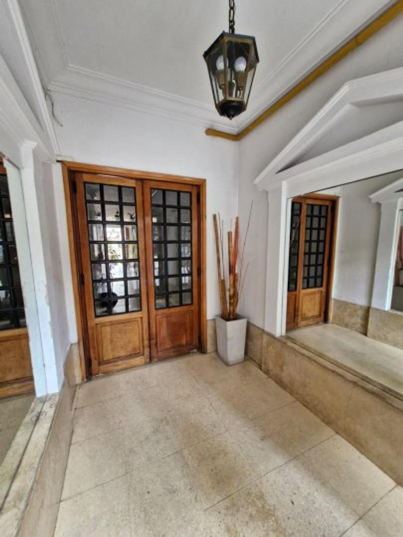 Sarmiento al 1200 (Departamento de pasillo C/Terraza Exclusiva)
