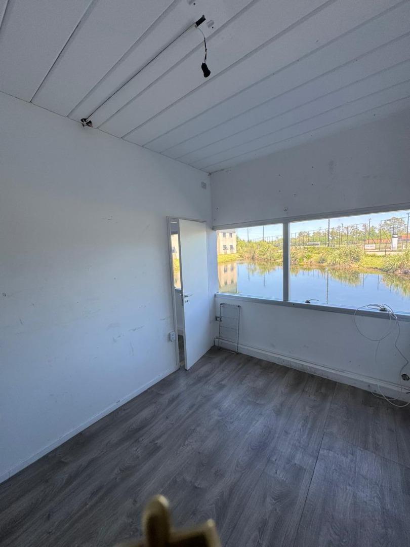 Oficina en Riviera park.