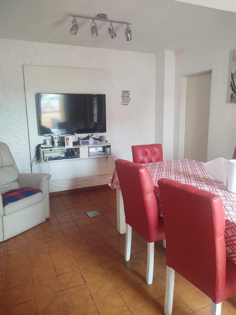 HERMOSO PH 4 AMB. CON DEPENDENCIA 2 AMB. Y GGE CUBIERTO