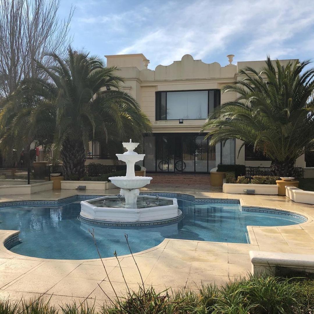 Casa en Alquiler en Abril Club De Campo, USD 4.500