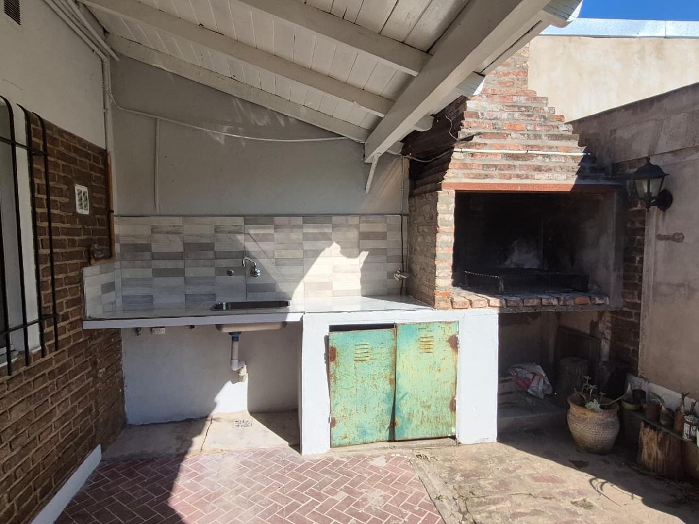 Casa 2 ambientes con 1 baño