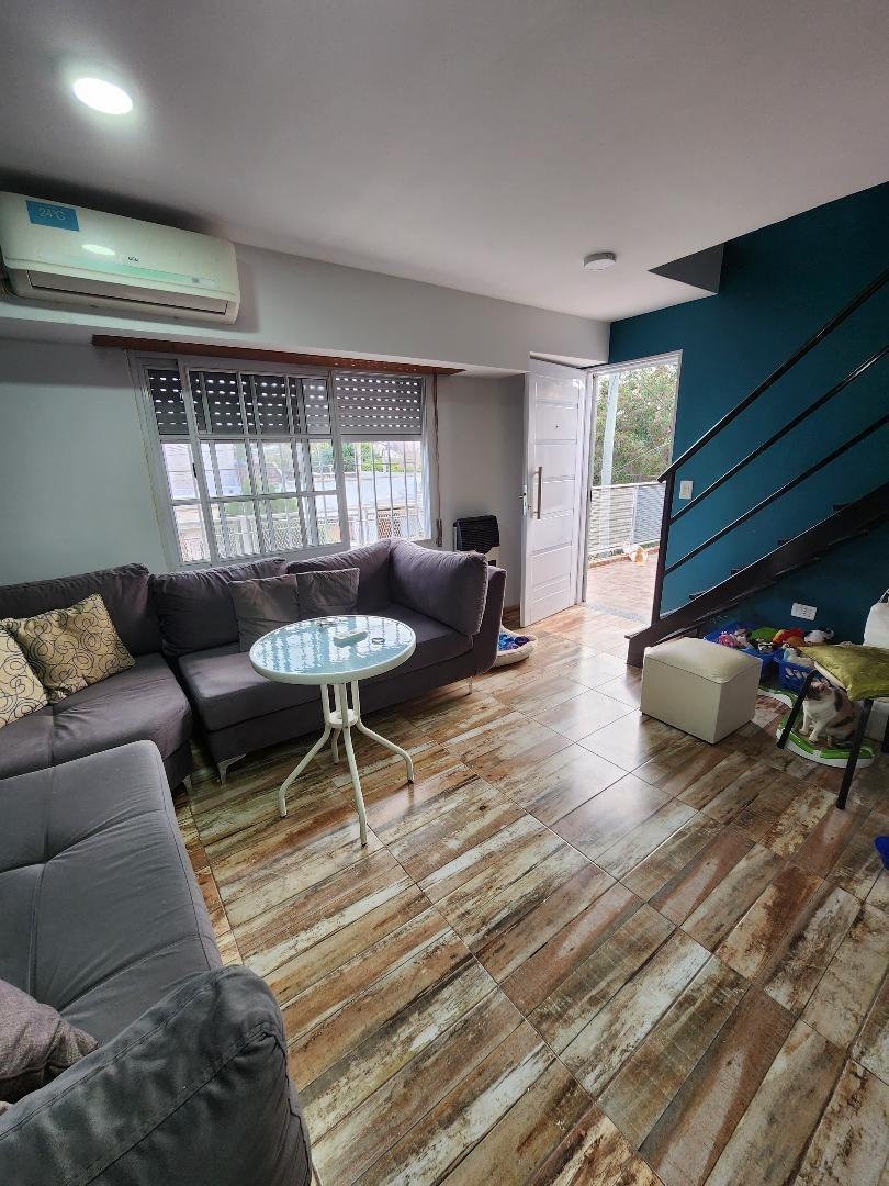 Casa 6 ambientes con 2 baños