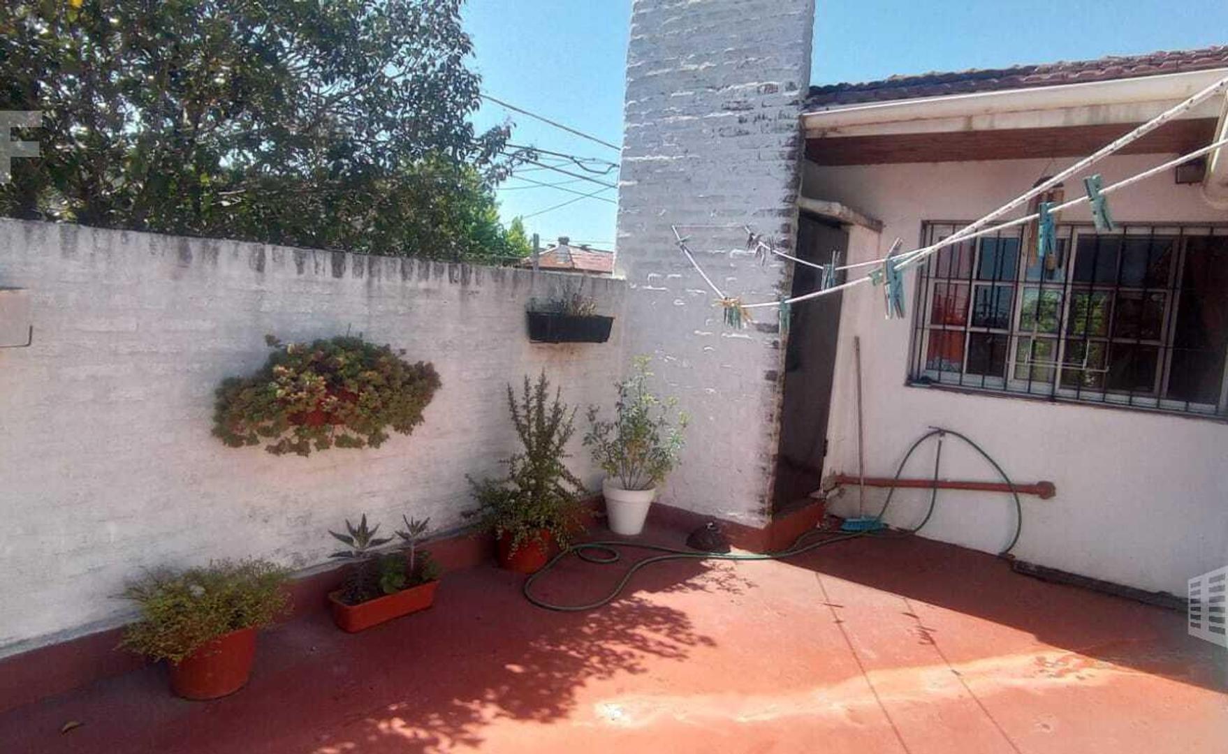 Depto Tipo Casa en Venta en Bernal, USD 65.000