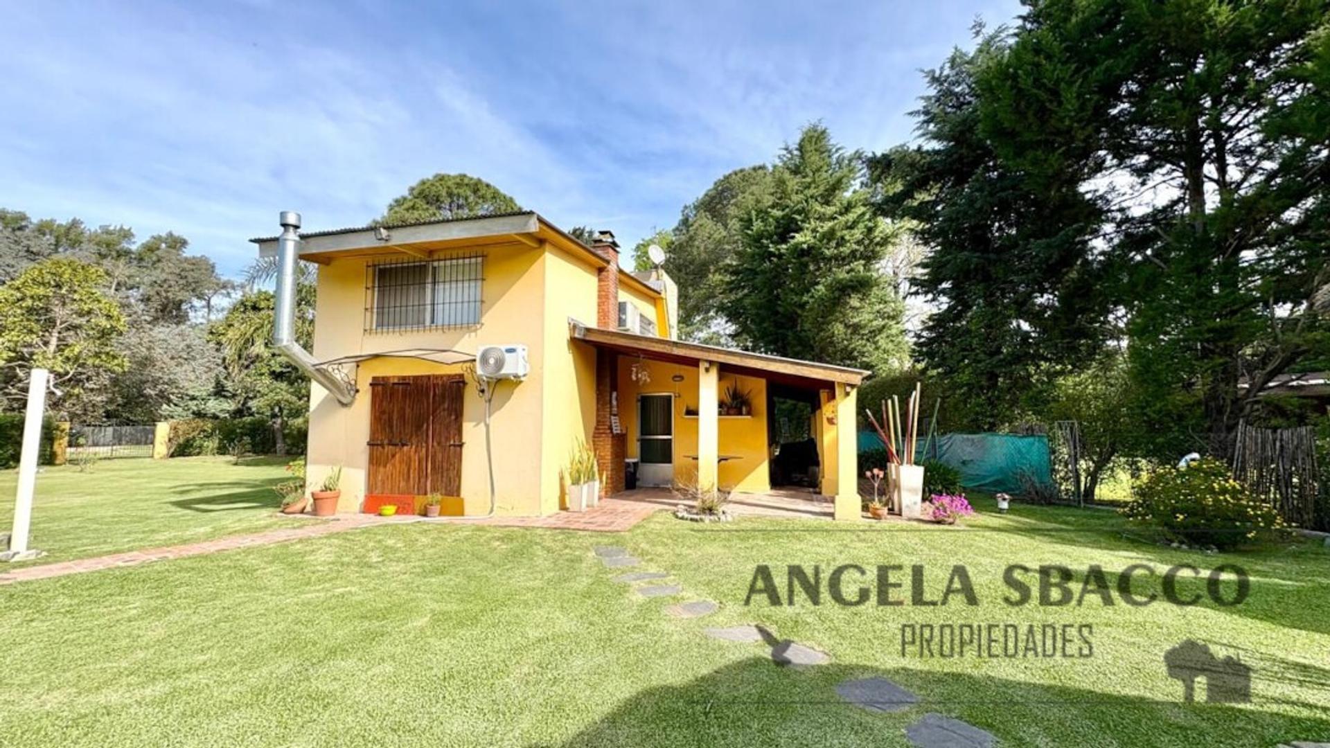 Casa 2 ambientes con 2 baños