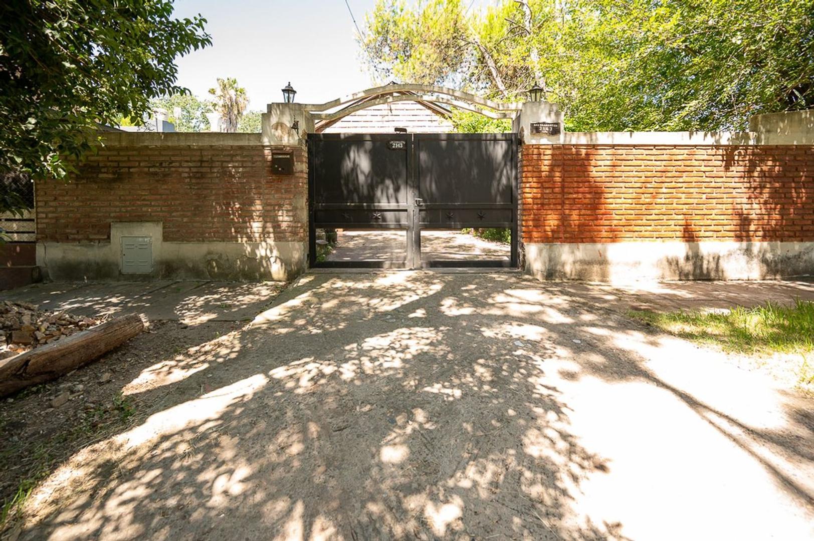 CASA EN VENTA 3 DORMITORIOS EN FUNES CON PILETA