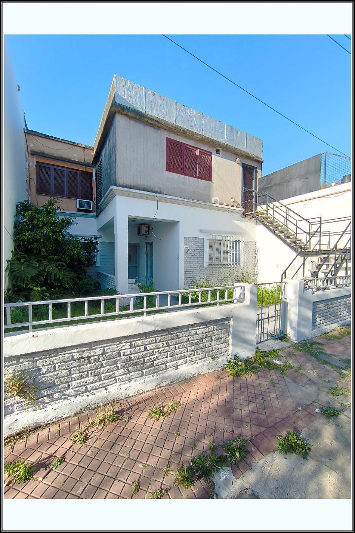 PALESTINA 900 CASA 3 DORMITORIOS CON JARDIN Y PATIO