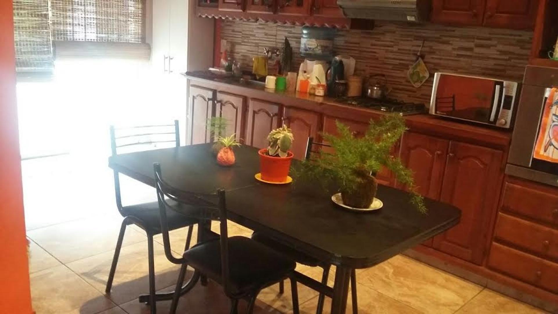 Casa 4 ambientes con 4 baños