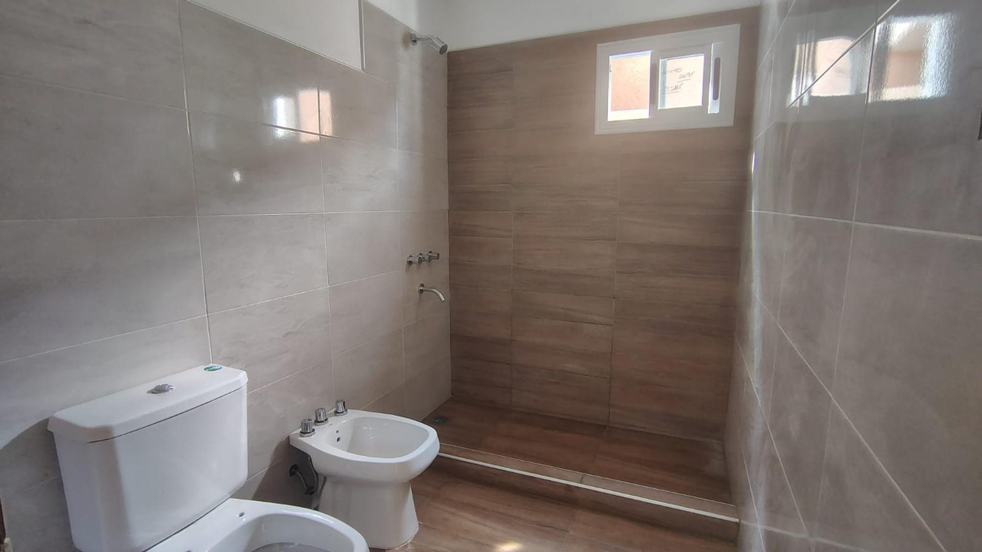 Casa 3 ambientes con 1 baño