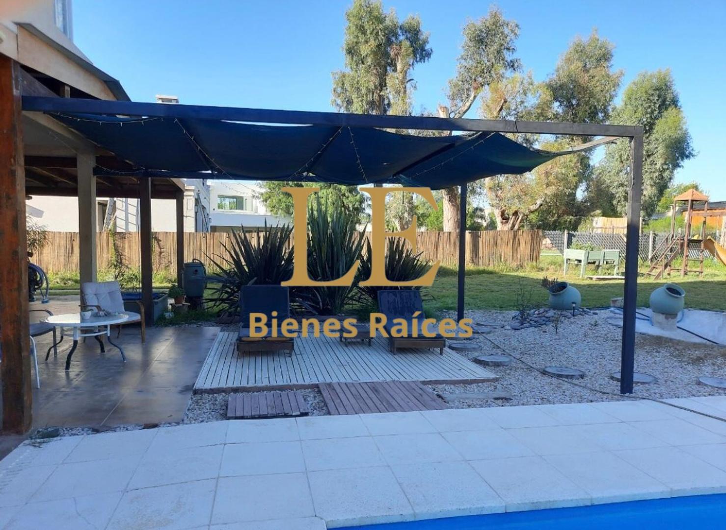 Casa 5 ambientes con 4 baños