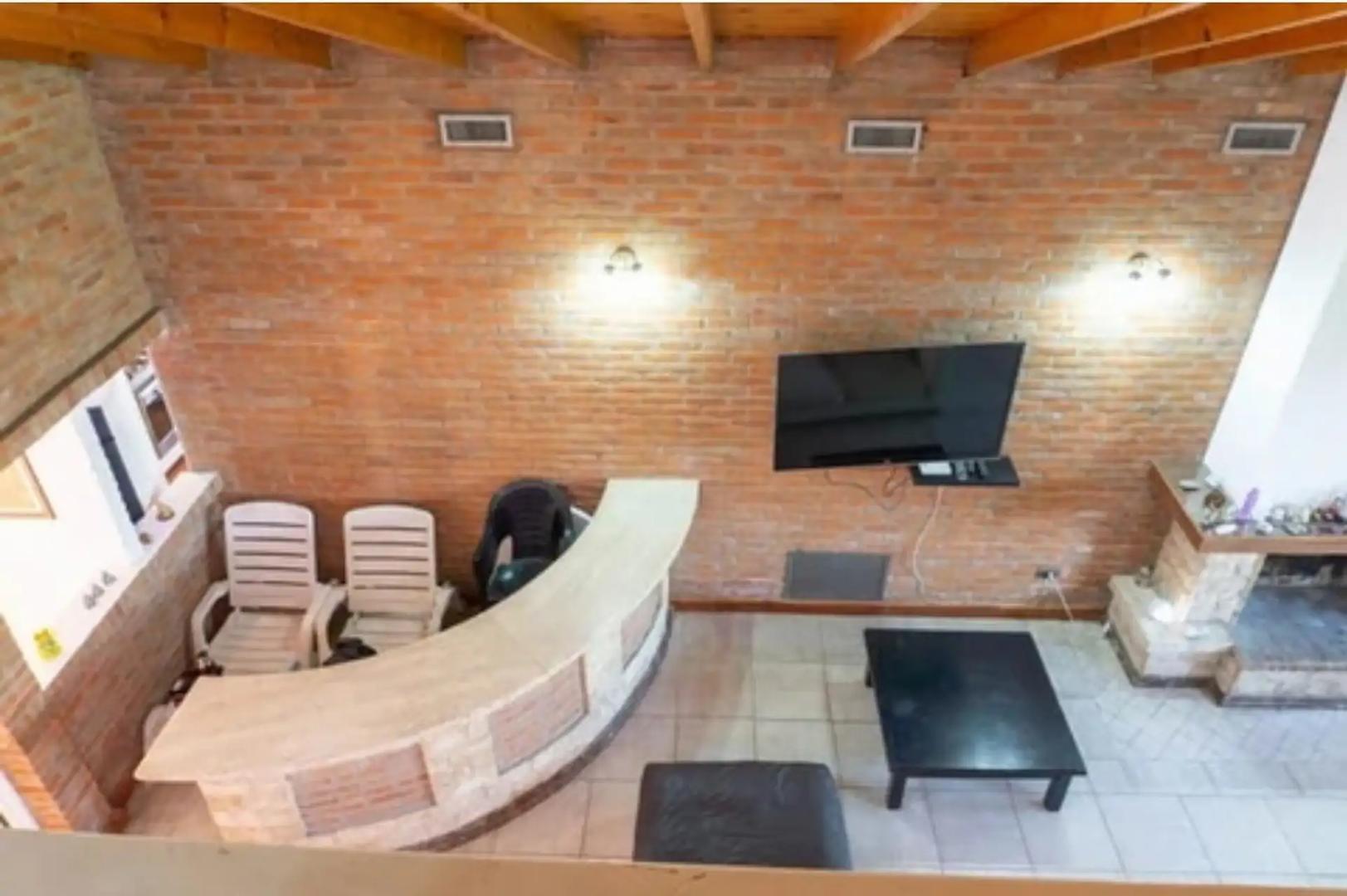 Casa 5 ambientes con 3 baños