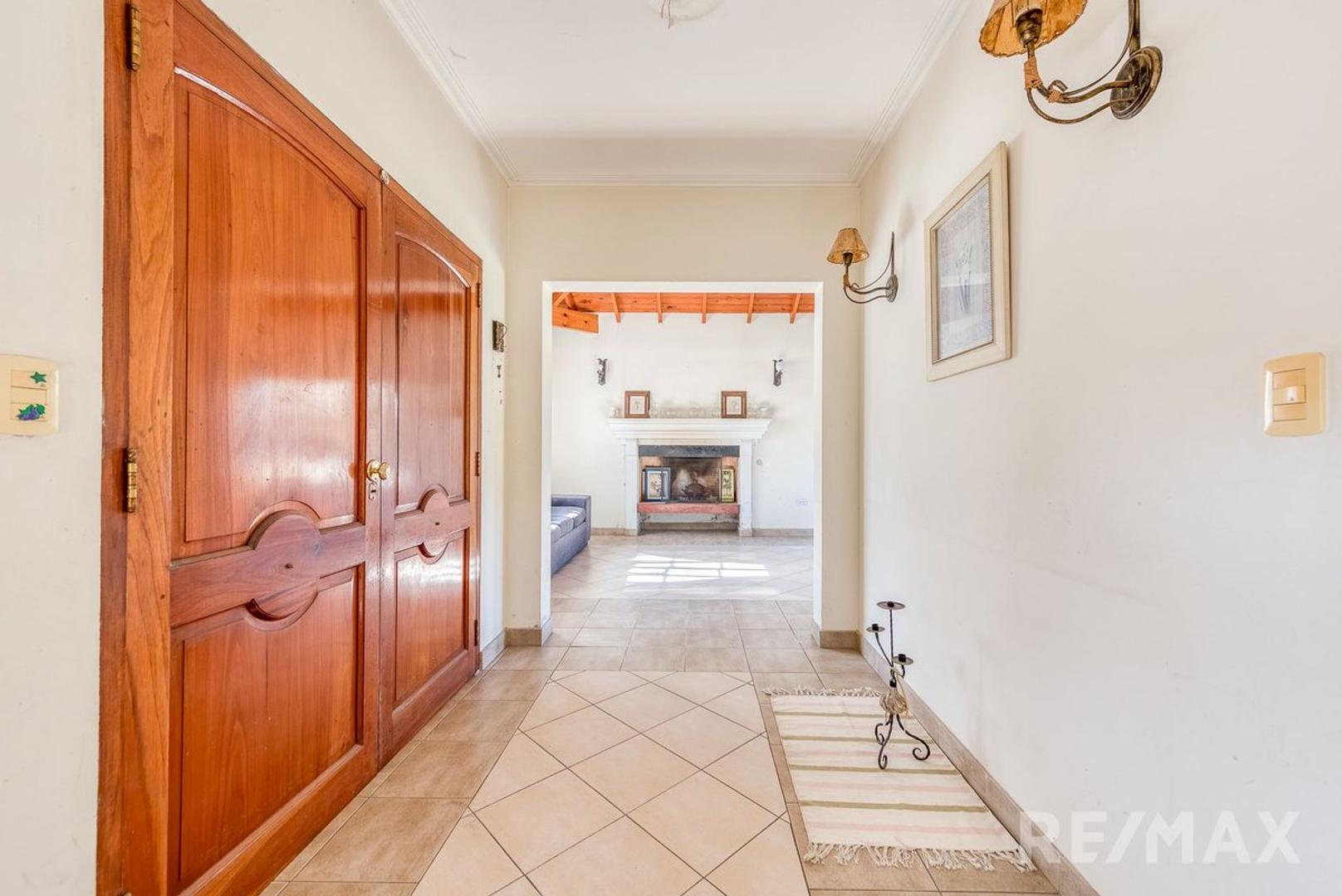 Casa 3 ambientes con 2 baños