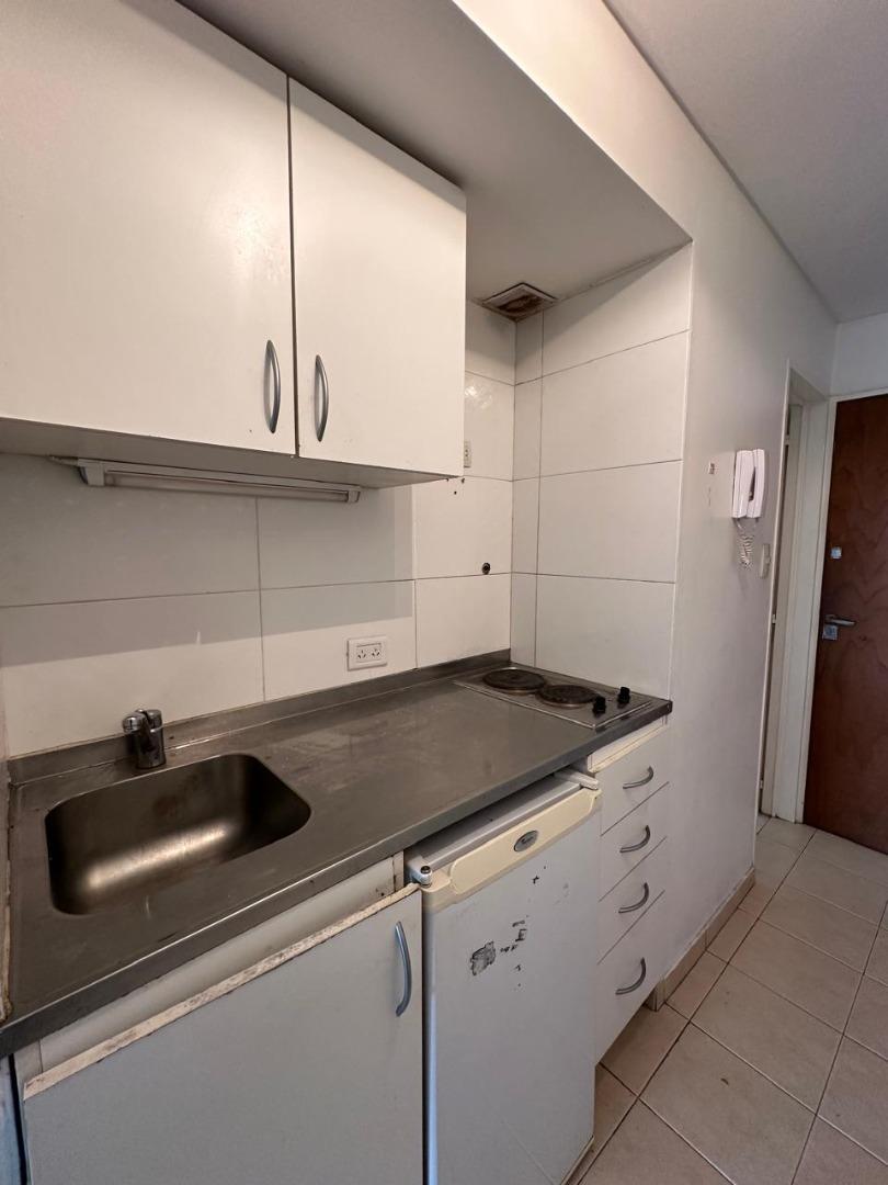 Dpto. amoblado con vigilancia las 24 hs.