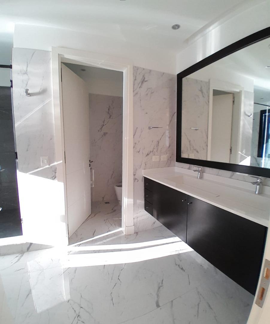 Alquiler 7 Ambientes 5 dormitorios,Martinez Jardin,Piscina