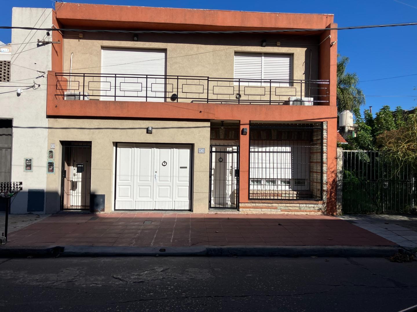 AMPLIA CASA EN PH AL FRENTE IMPECABLE ESTADO