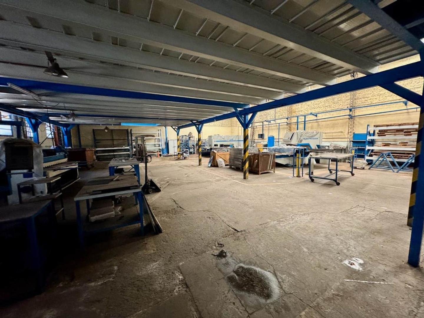 VENTA - GALPON DE 600m2 en España y Hospitales