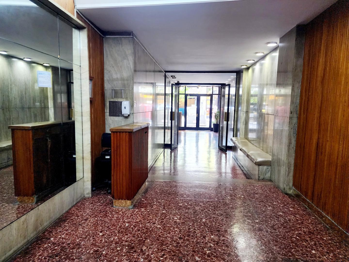 Bartolome Mitre 2000, Piso 4