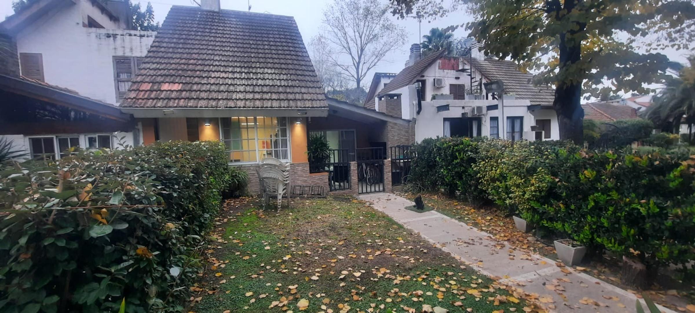 Casa en Venta con 2 cocheras