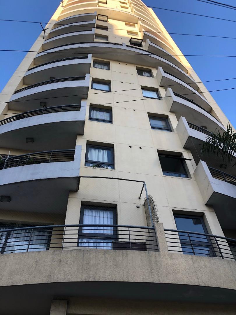 LOMAS DE ZAMORA - Muy buen depto 2 amb inmejorable ubicación