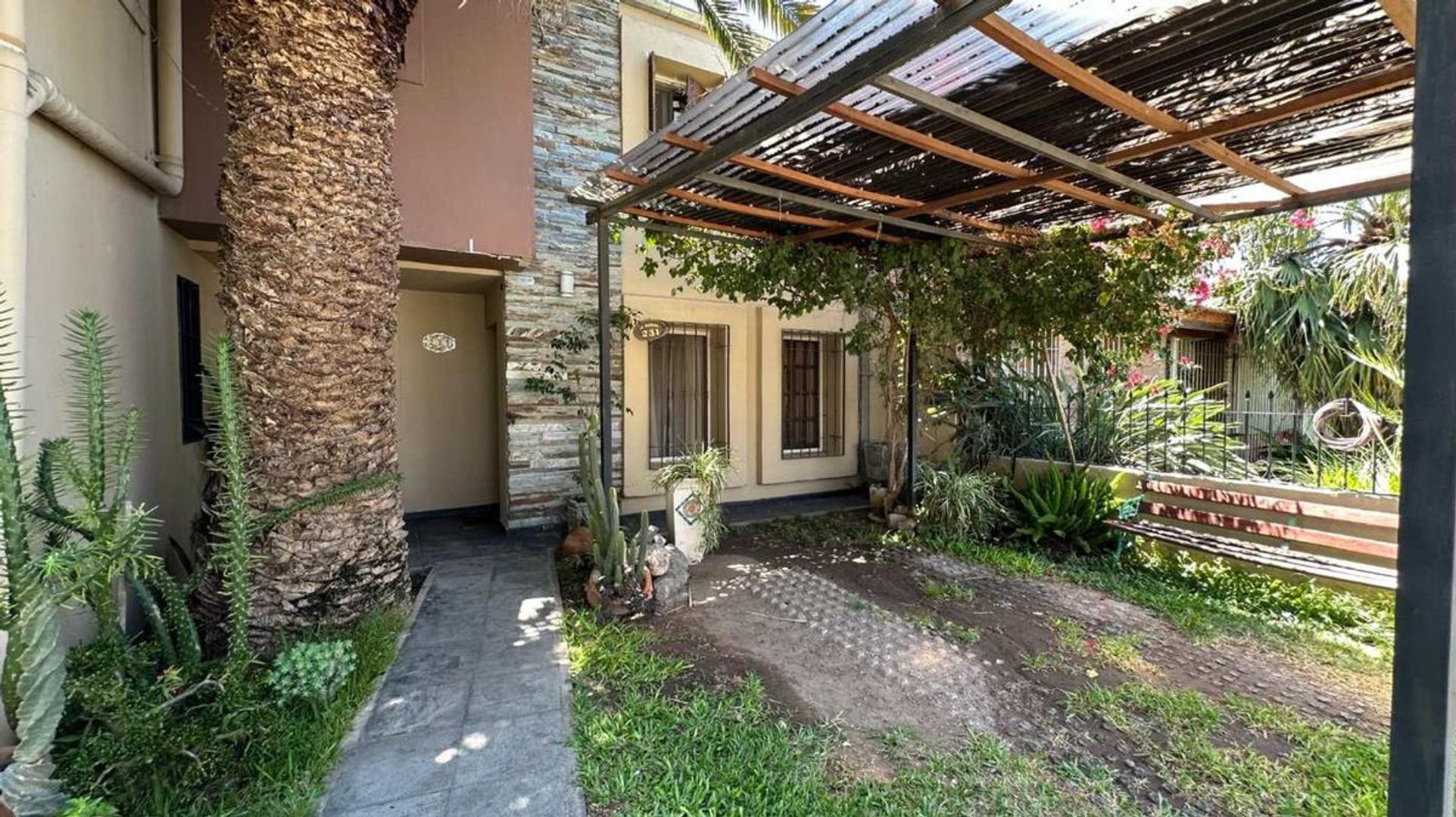 VENTA CASA 4 DORMITORIOS PILETA MARQUES DE SOBREM.