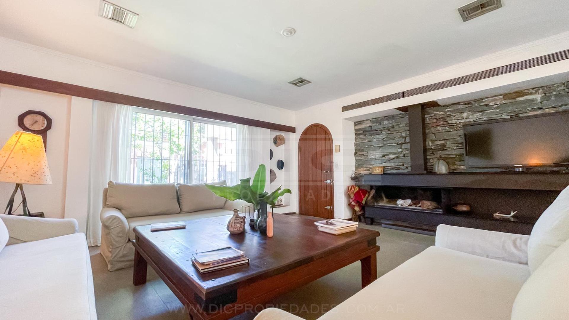 Nicolas Avellaneda  al 2000, entre Malaver y Olaguer y Feliu