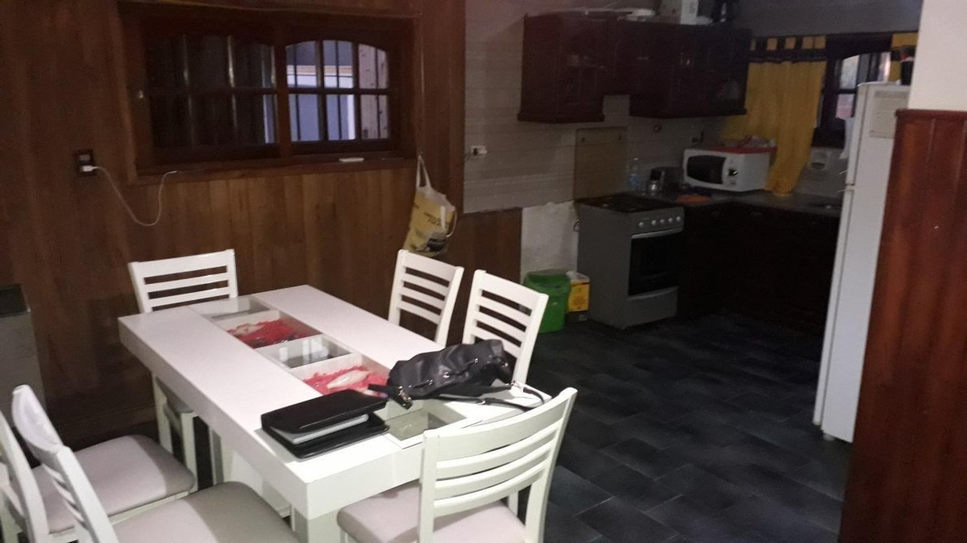 Casa 3 ambientes con 2 baños