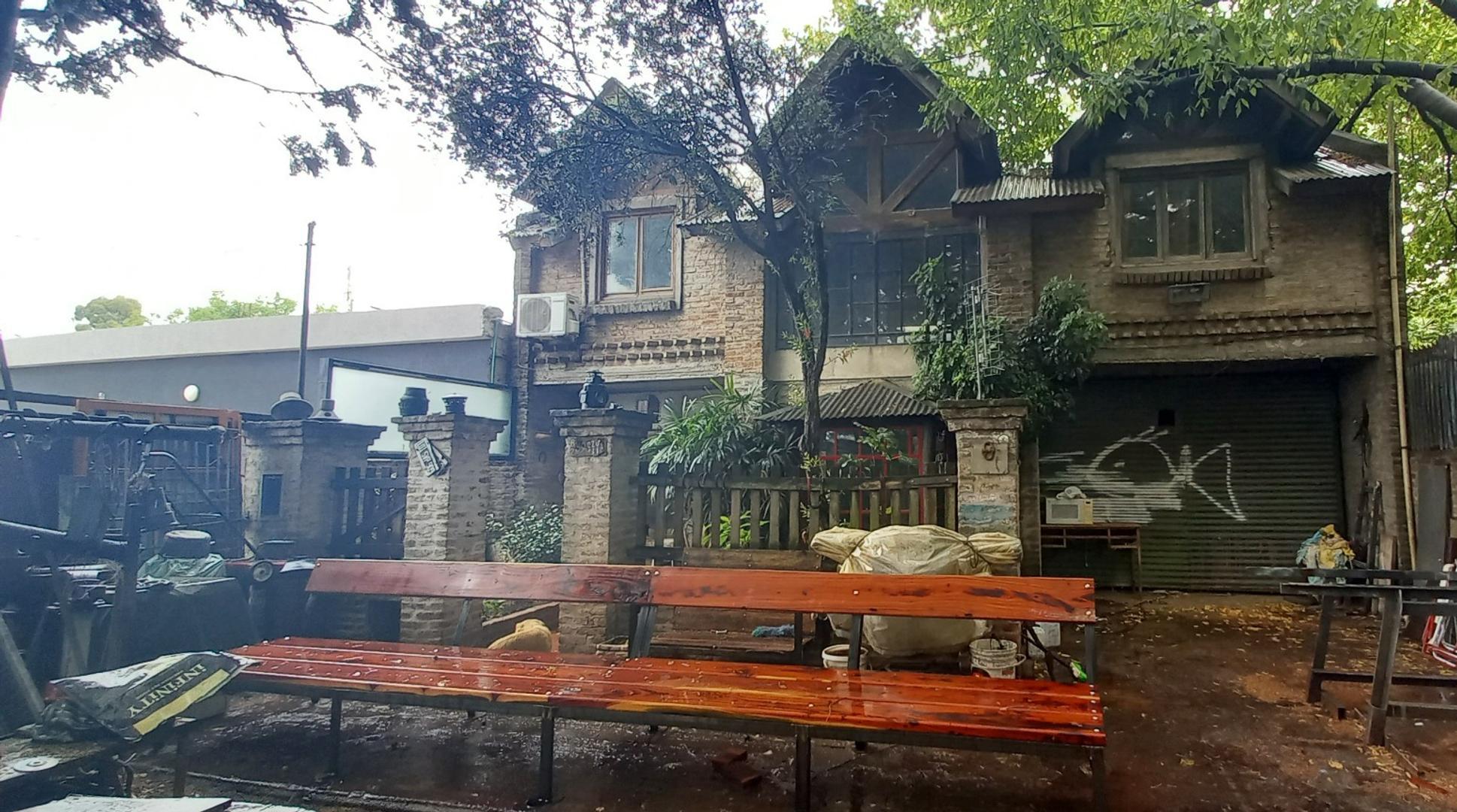 Casa de 5 ambientes con jardín - José L. Suarez