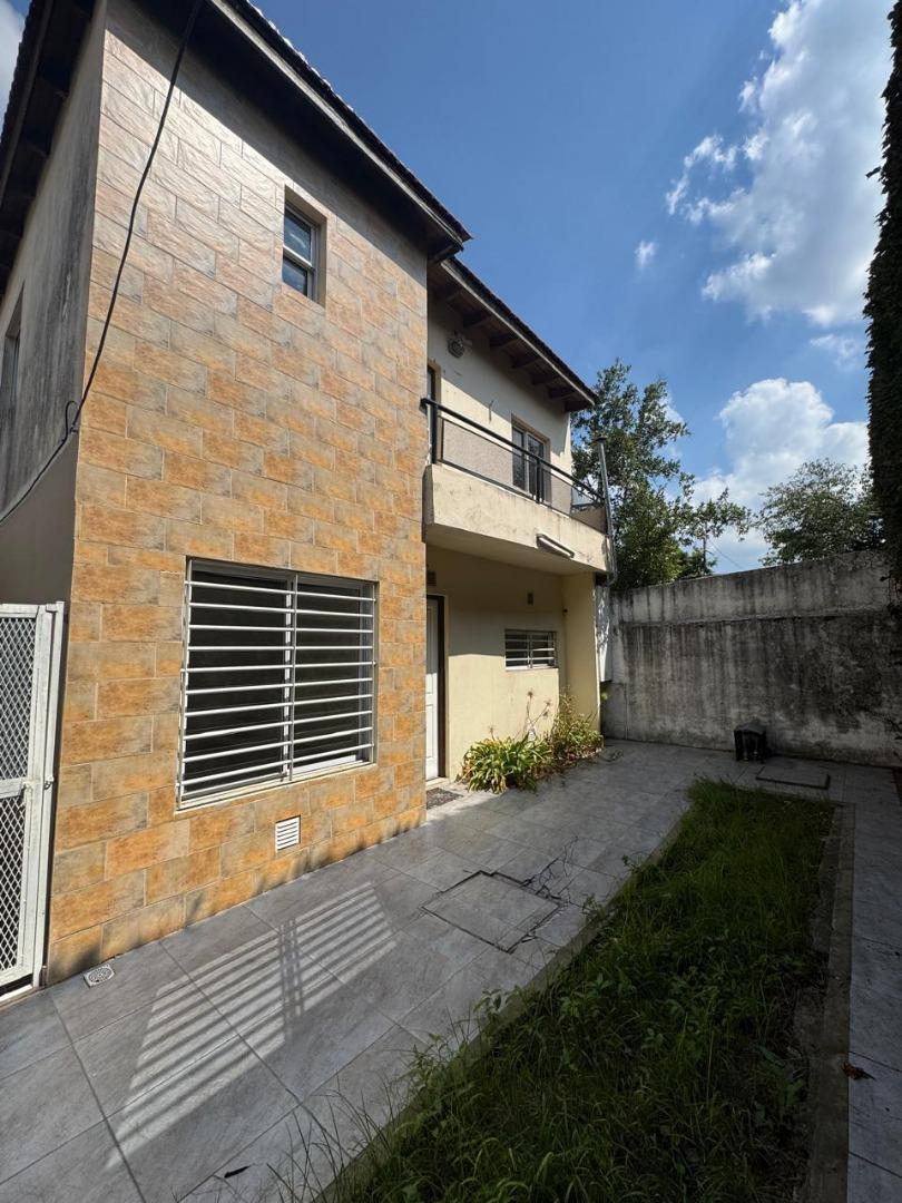 Casa en Alquiler en Lomas De Zamora, $ 700.000