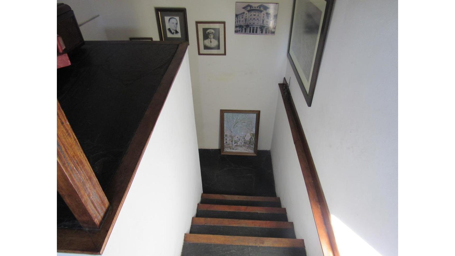 Venta de Chalet - 6 ambientes - Av Paso 2000