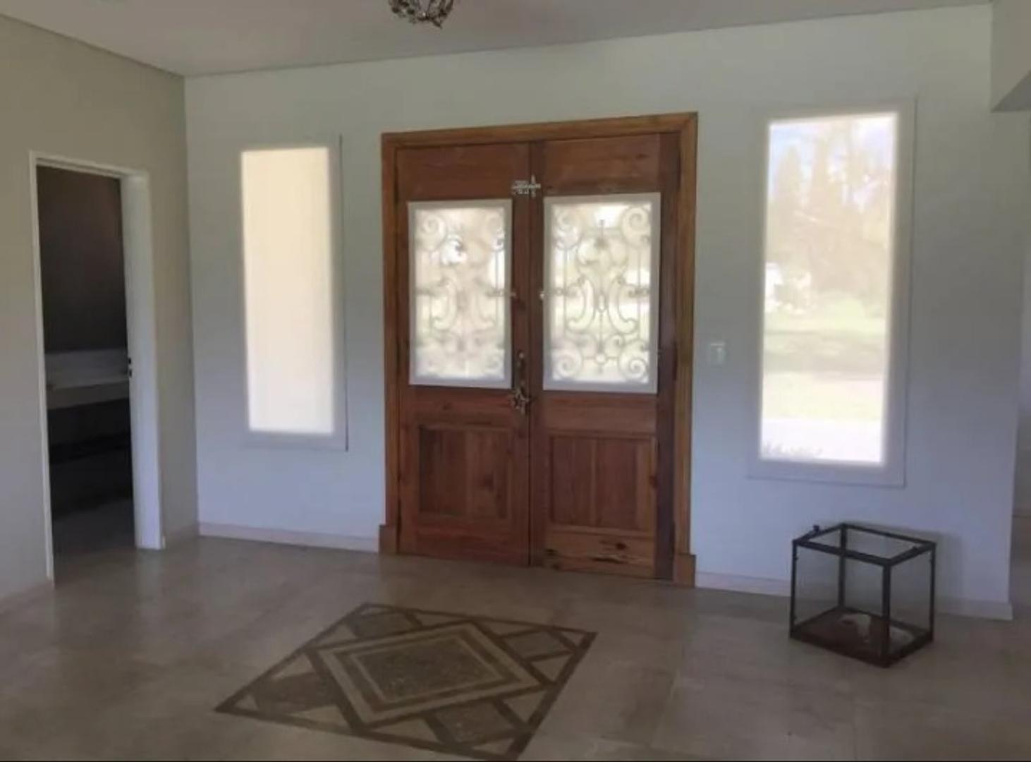 Casa en Venta con 4 cocheras