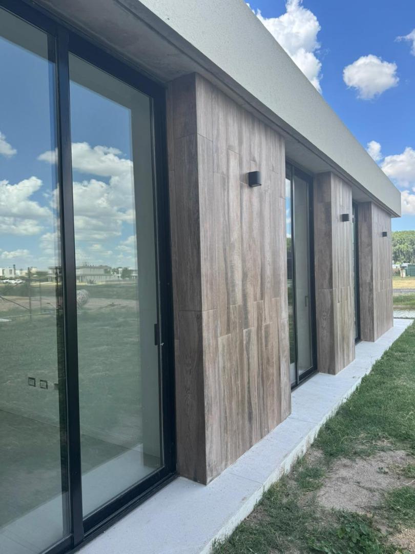 Cáceres, Provincia De Buenos Aires, Argentina 100