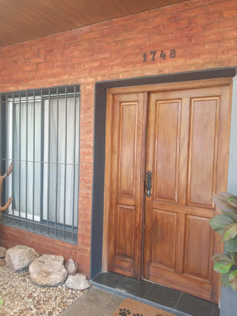 Casa en dos plantas excelente construcción