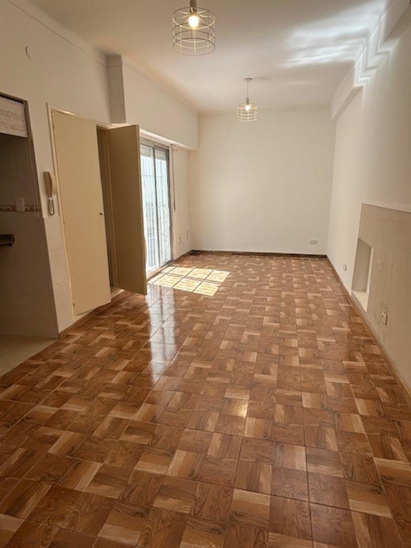 Agüero 900, Piso PB