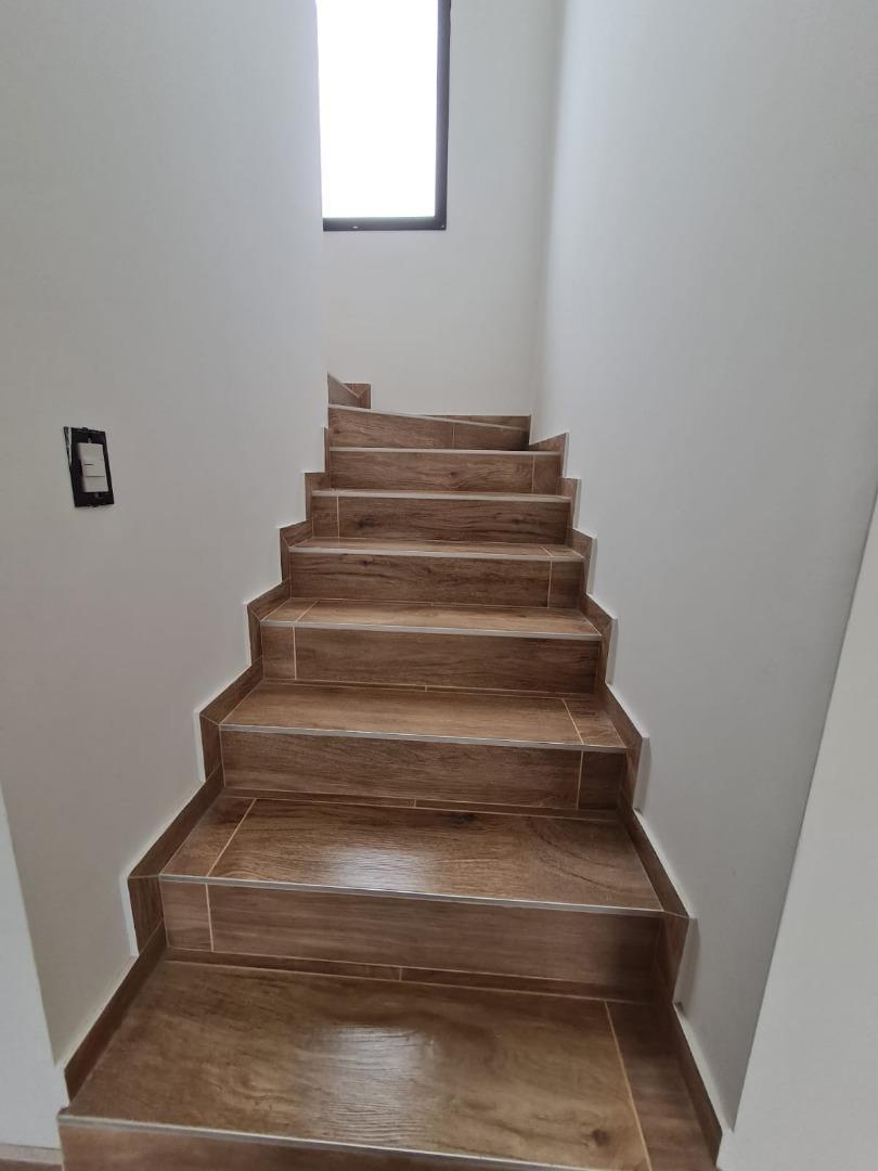 Casa en Alquiler con 1 cochera