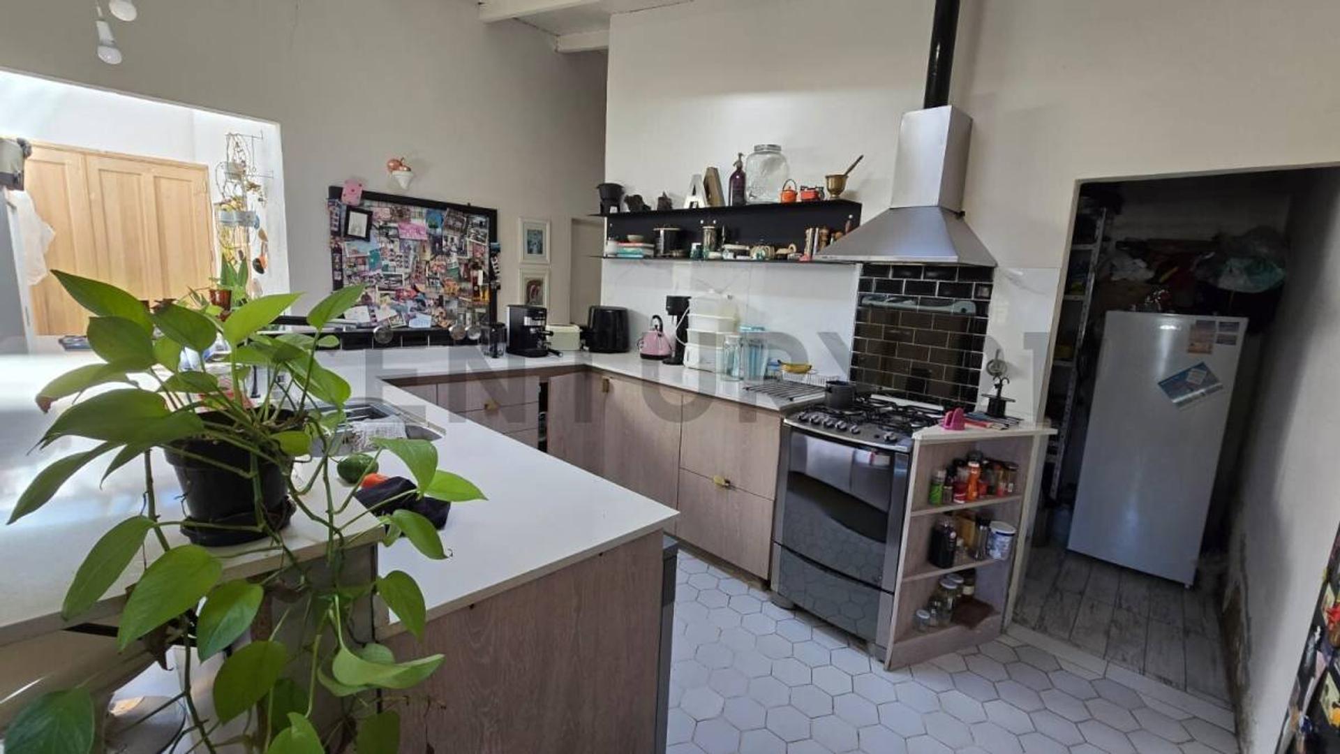 Casa 5 ambientes con 2 baños