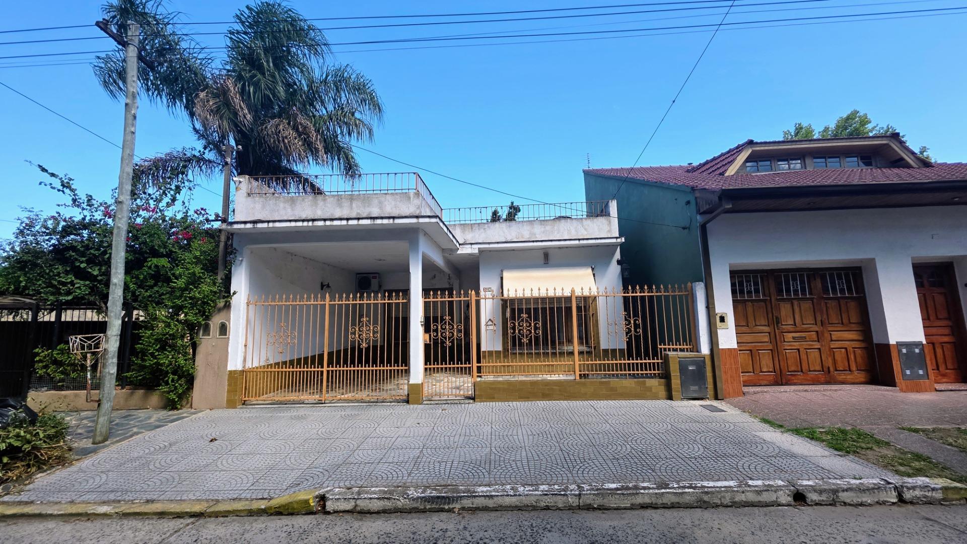 Venta Casa 3 Amb con cochera en Quilmes Oeste