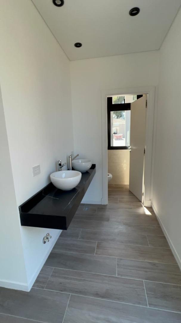 Casa 3 ambientes con 2 baños