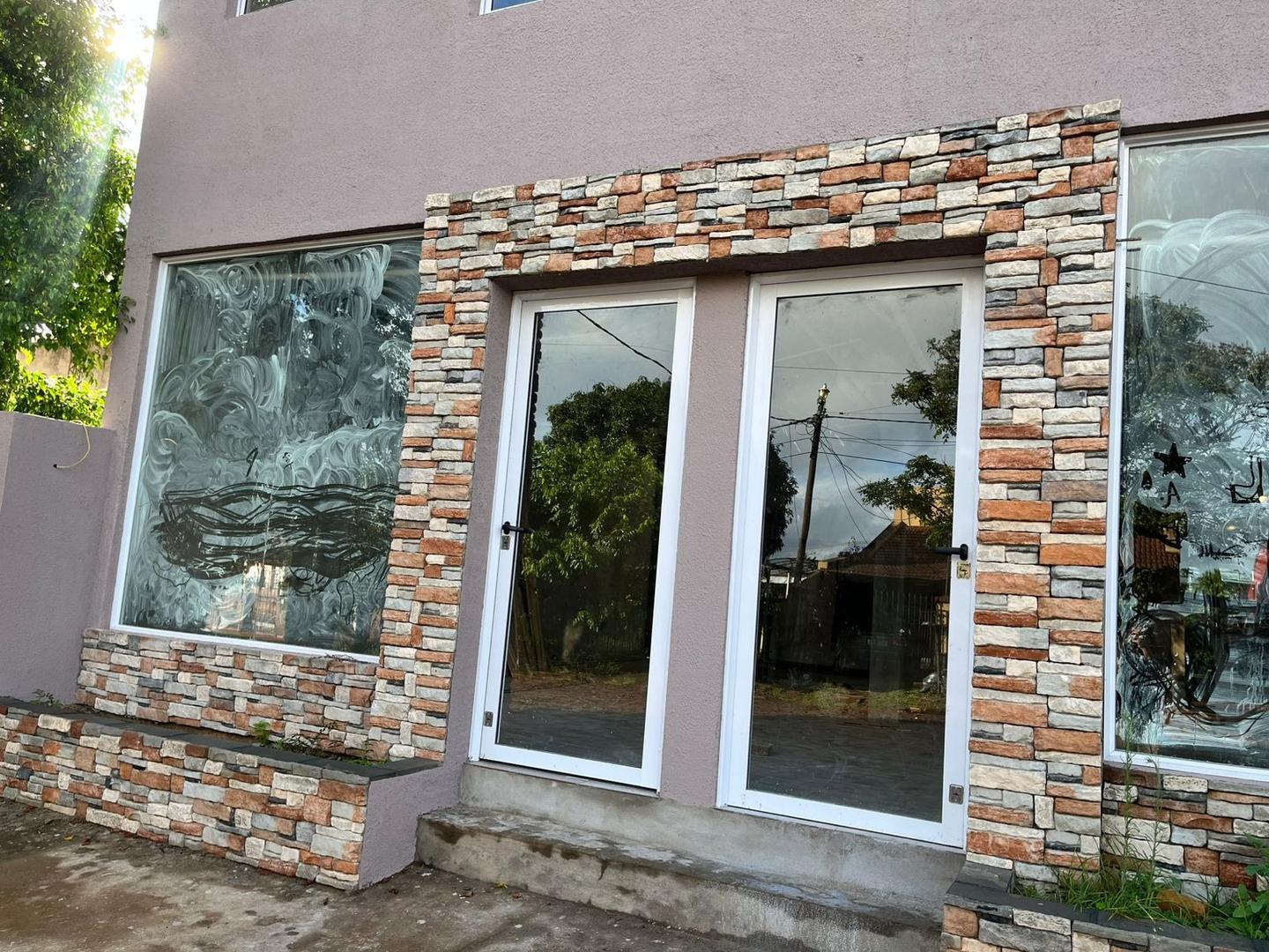 Local comercial en alquiler zona Acc. Sur!