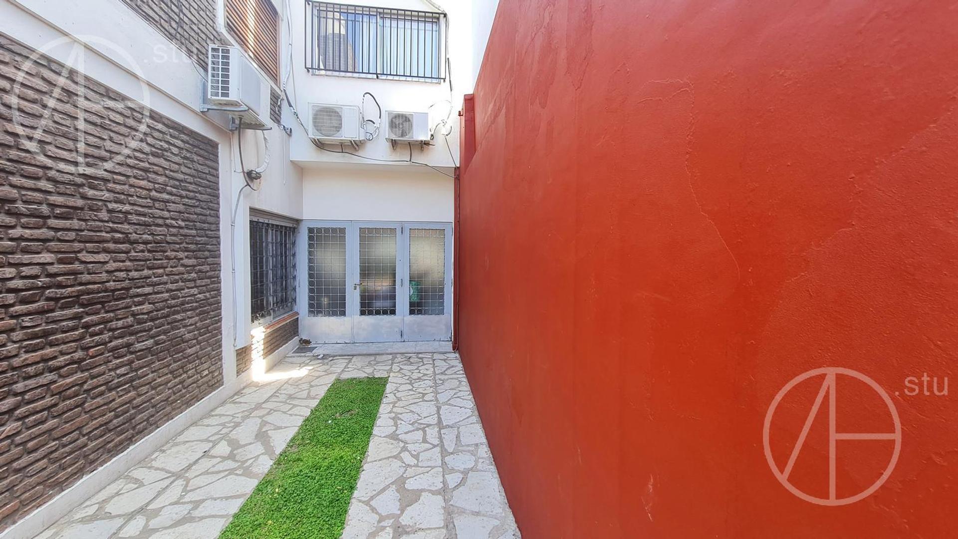 Casa en Venta con 4 cocheras