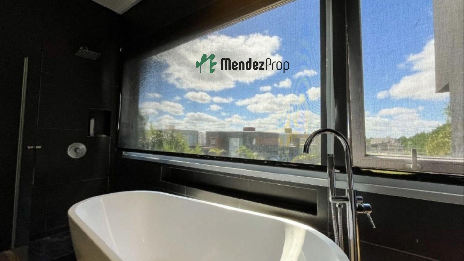 Casa en Venta con 6 cocheras