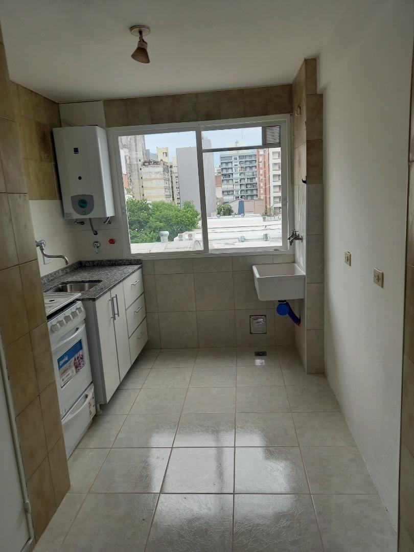 Cómodo departamento muy luminoso amplio balcón.