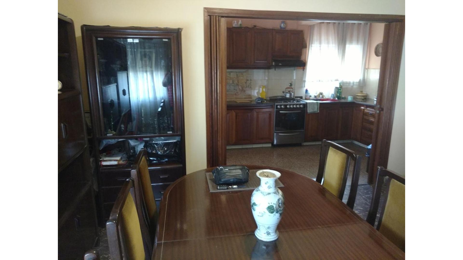 Casa en dos plantas - Caseros